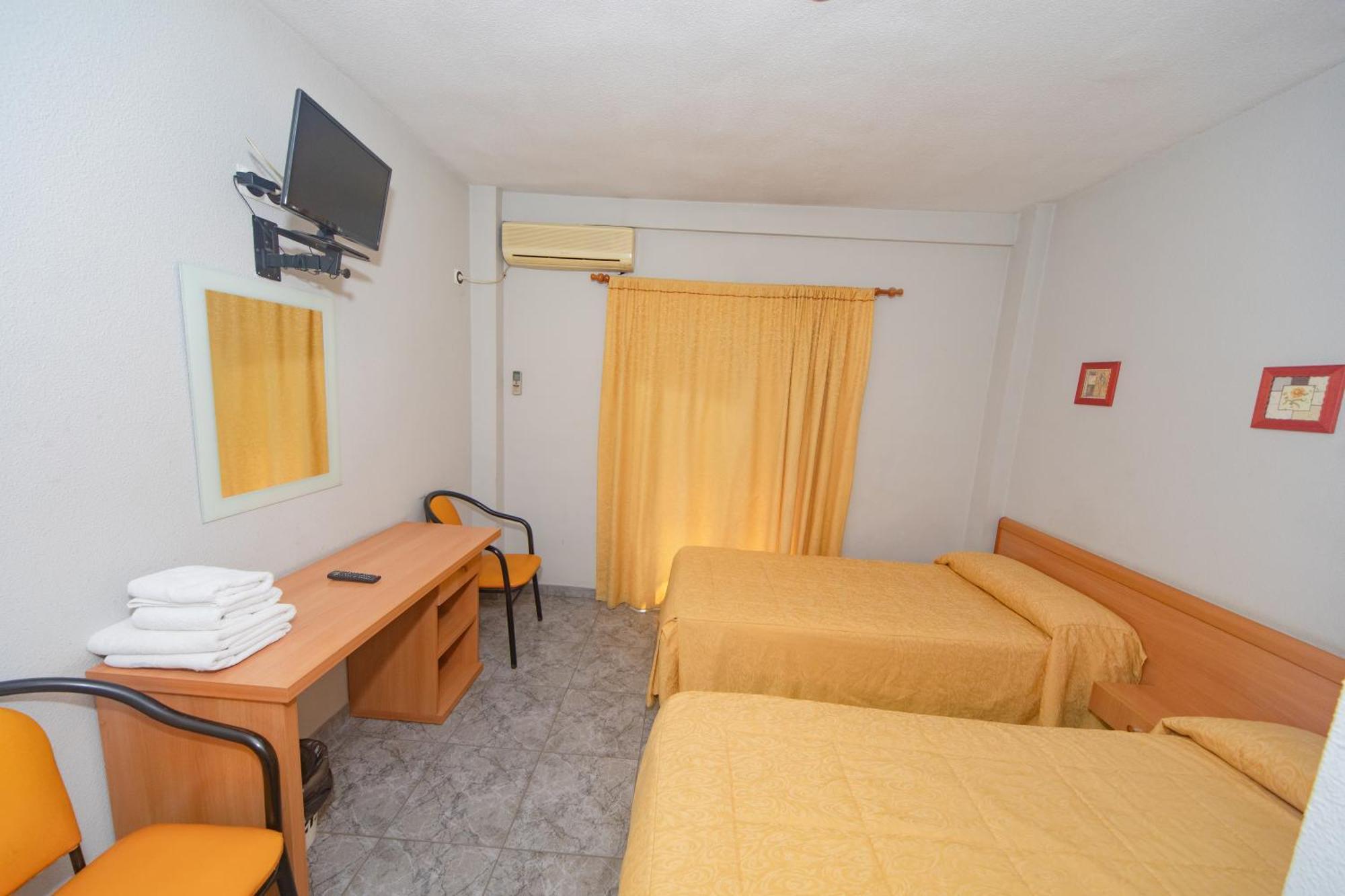 Hostal Virginia Favareta Esterno foto